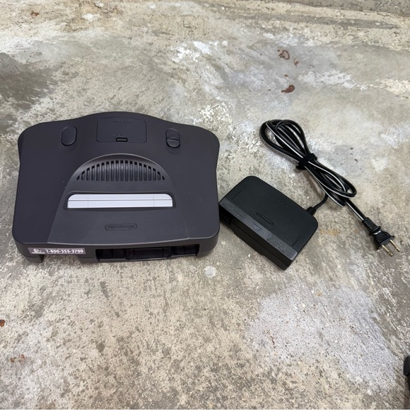 Nintendo 64 N64 Console Bundle 2 OEM Controllers Tested Working - Picture 8 of 9